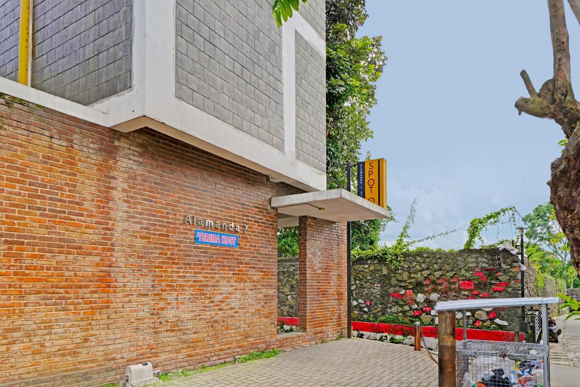 Super Oyo 2190 Alamanda 7 Syariah Bandung Eksteriør bilde